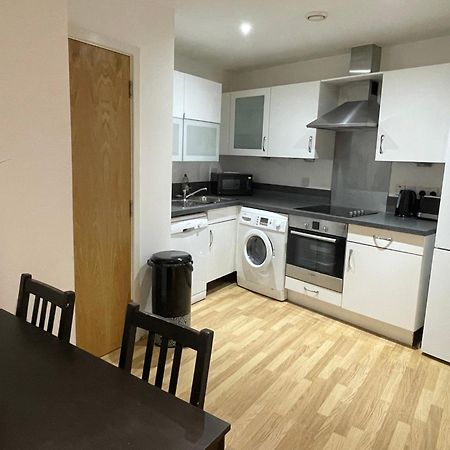 Entire Town Centre 2 Bedroom Apartment Very Close To Beach ボーンマス エクステリア 写真