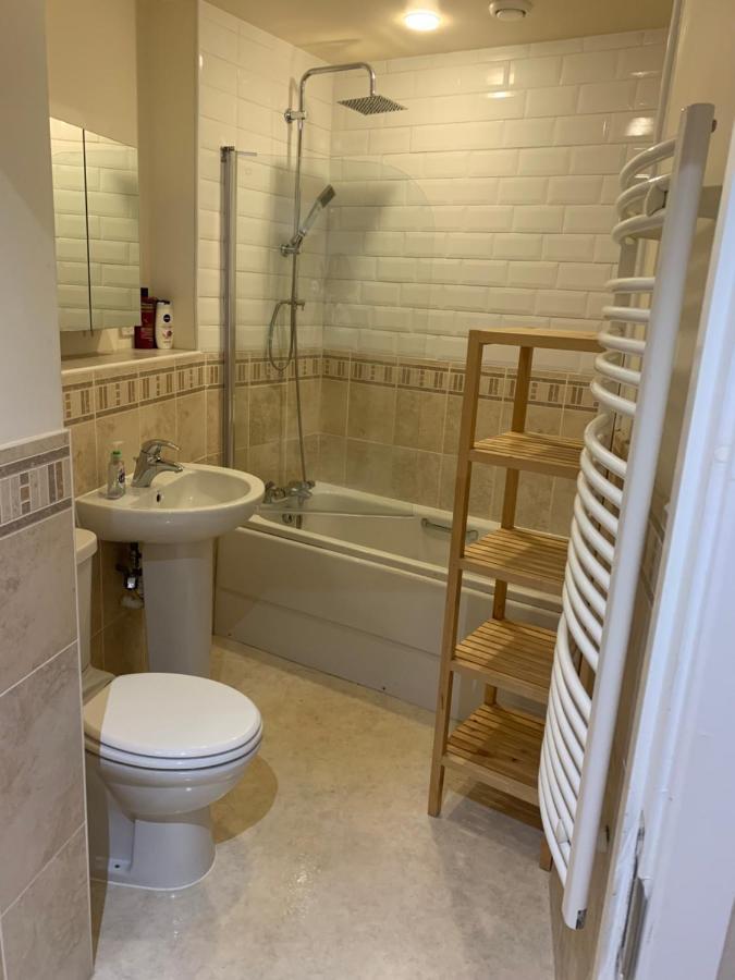 Entire Town Centre 2 Bedroom Apartment Very Close To Beach ボーンマス エクステリア 写真